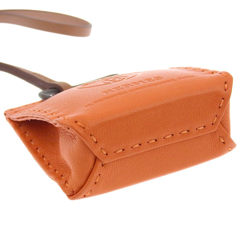http://エルメス%20HERMES%20サック・オランジュ%20バッグチャーム%20レザー%20オレンジ%20Y刻印%202020年%20美品%20HE0913