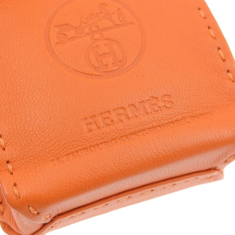 http://エルメス%20HERMES%20サック・オランジュ%20バッグチャーム%20レザー%20オレンジ%20Y刻印%202020年%20美品%20HE0913