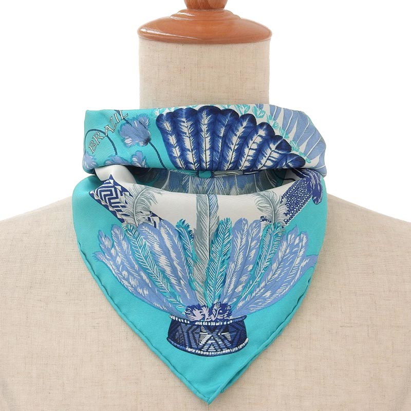 http://エルメス%20HERMES%20カレ45%20スカーフ%20シルク%20ブルー系%20「BRAZIL%20ブラジル」%20中古%20HE0918