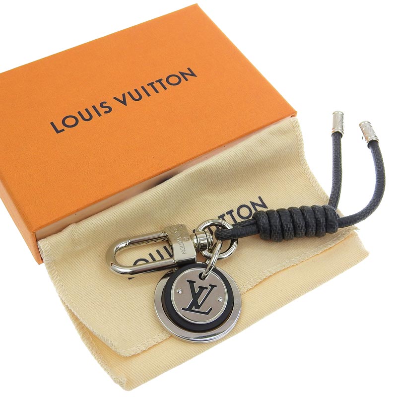 http://ルイヴィトン%20LOUIS%20VUITTON%20ダミエ%20グラフィット%20キーホルダー・レザーロープ%20バッグチャーム%20LVサークル%20M67224%20中古%20LV1530