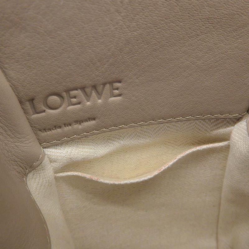 http://ロエベ%20LOEWE%20ハンモックスモール%20ドローストリング%202WAYバッグ%20ハンドバッグ%20ショルダーバッグ%20レザー%20グレージュ%20中古%20OB1541