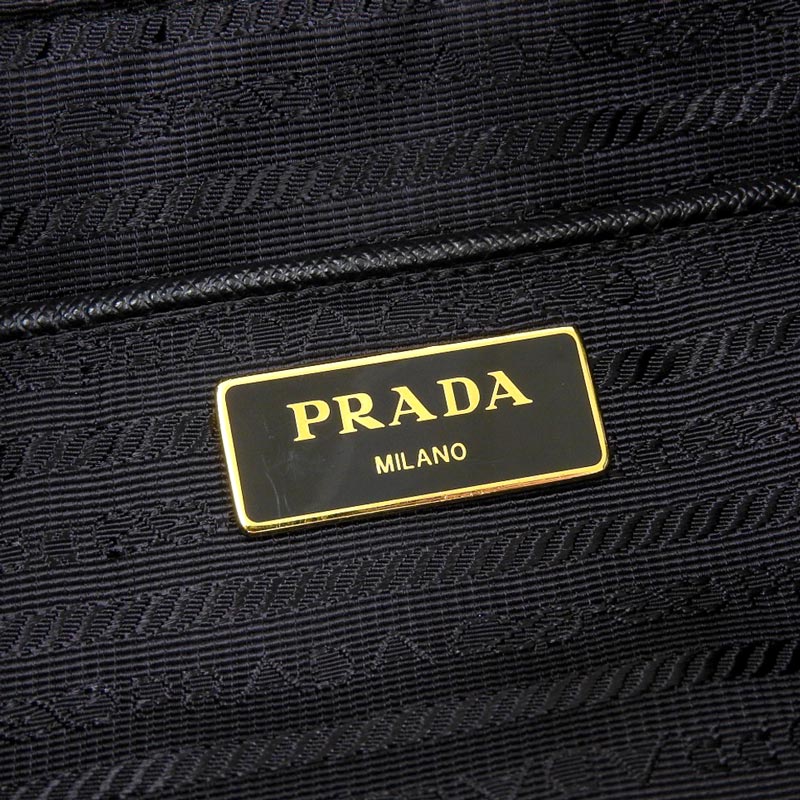 http://プラダ%20PRADA%20ロボット%20バックパック%20リュックサック%20ナイロン%20レザー%20ブラック%20シルバー%201BZ032%20中古%20OB1739