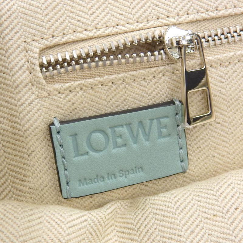 http://ロエベ%20LOEWE%20ゴヤ%20スモール%20バックパック%20リュックサック%20レザー%20グリーン%20307.12UU15%20中古%20OB1748
