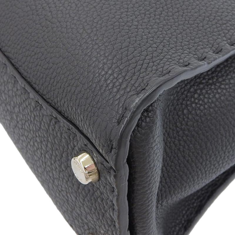 http://フェンディ%20FENDI%20ピーカブー%20セレリア%202WAYバッグ%20ハンドバッグ%20ショルダーバッグ%20レザー%20ブラック%208BN226%20中古%20OB1755