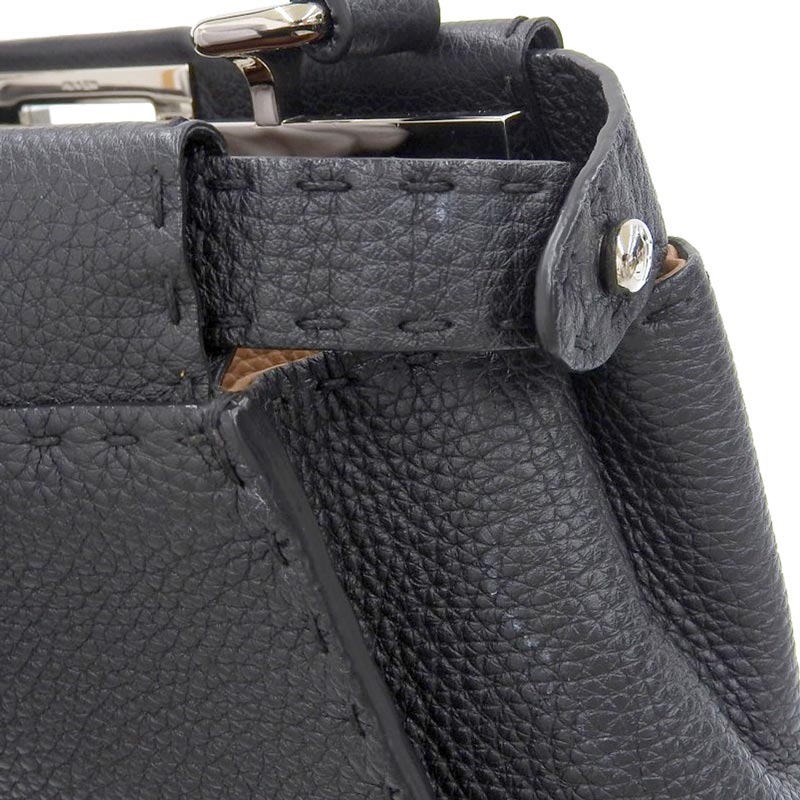 http://フェンディ%20FENDI%20ピーカブー%20セレリア%202WAYバッグ%20ハンドバッグ%20ショルダーバッグ%20レザー%20ブラック%208BN226%20中古%20OB1755