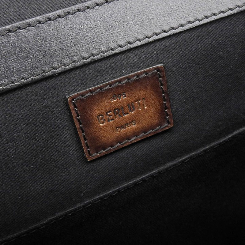 http://ベルルッティ%20BERLUTI%20フラヌールPM%20ショルダーバッグ%20PVC%20レザー%20ブラック%20中古%20OB1758