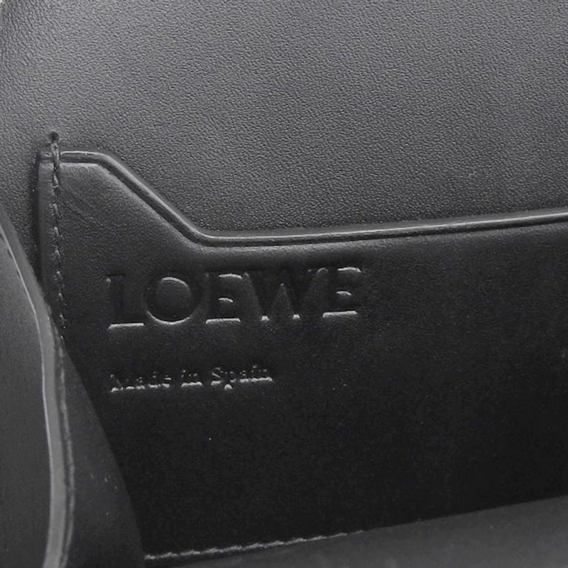 http://ロエベ%20LOEWE%20アナグラム%20マルチファンクショナルケース%20ショルダーバッグ%20スマホポシェット%20レザー%20タン%20C500R47X01%20中古%20OB1765