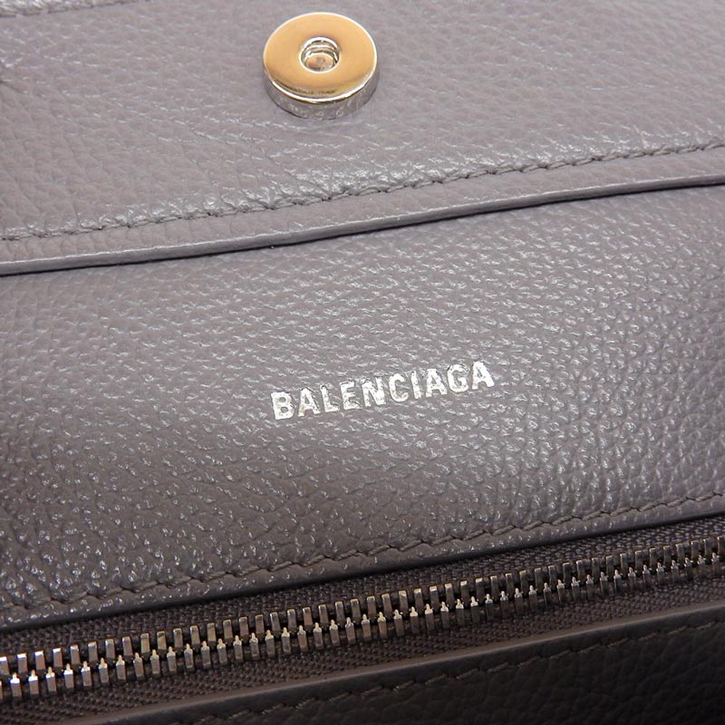 http://バレンシアガ%20BALENCIAGA%20エブリデイ%20ノースサウス%202WAYバッグ%20トートバッグ%20ショルダーバッグ%20レザー%20グレー%20672791%20中古%20OB1767