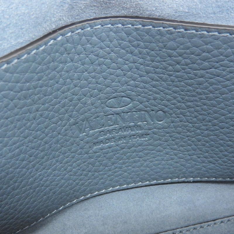 http://ヴァレンティノ%20VALENTINO%20スモール%20ショルダーバッグ%20クロスボディバッグ%20レザー%20ブルー%20中古%20OB1772