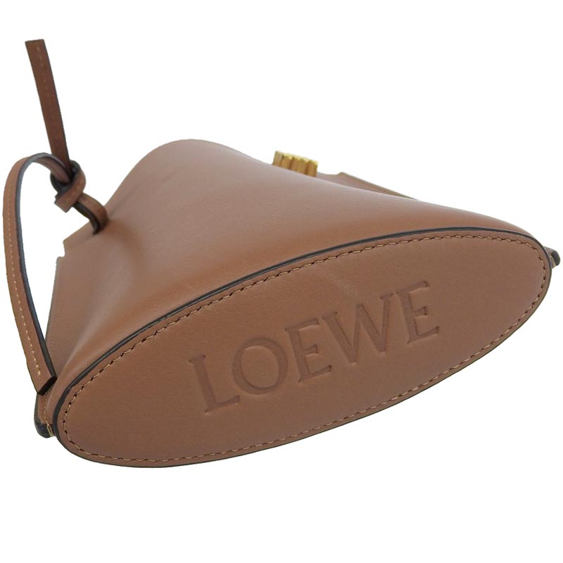 http://ロエベ%20LOEWE%20ダイスポケット%20ショルダーバッグ%20レザー%20タン%20C630R12X01%20中古%20OB1777