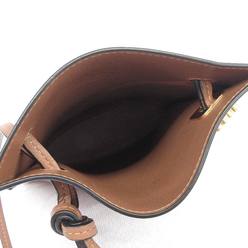 http://ロエベ%20LOEWE%20ダイスポケット%20ショルダーバッグ%20レザー%20タン%20C630R12X01%20中古%20OB1777