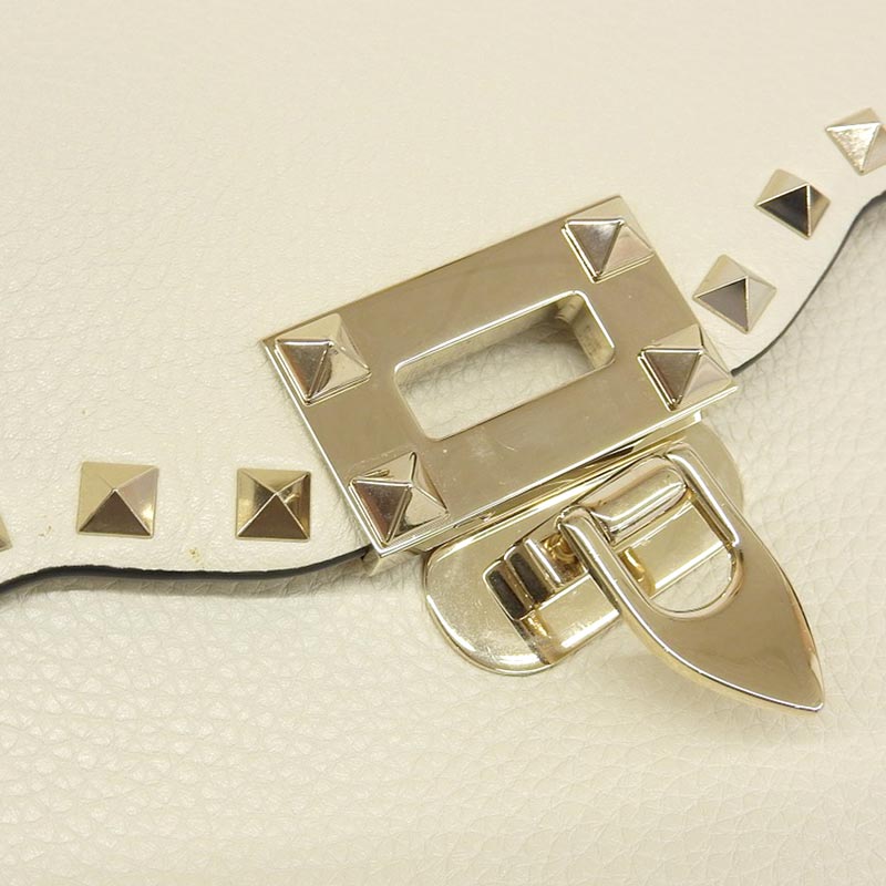 http://ヴァレンティノ%20VALENTINO%20ロック%20スタッズ%20スモール%20ショルダーバッグ%20クロスボディバッグ%20レザー%20ホワイト%20中古%20OB1778