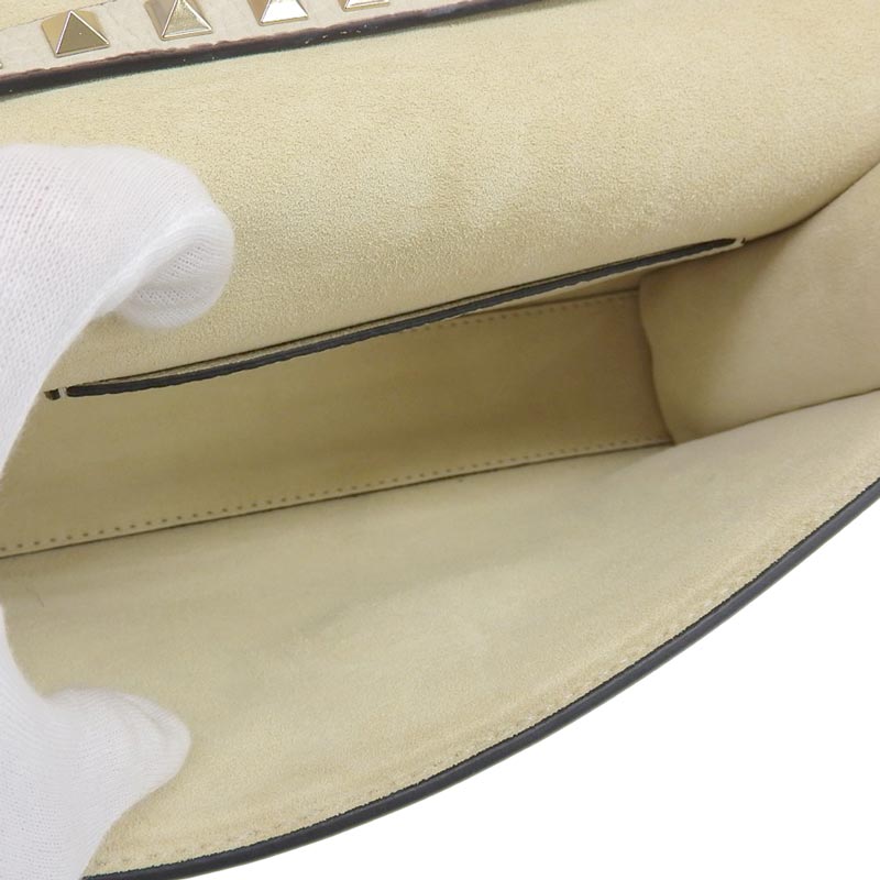 http://ヴァレンティノ%20VALENTINO%20ロック%20スタッズ%20スモール%20ショルダーバッグ%20クロスボディバッグ%20レザー%20ホワイト%20中古%20OB1778