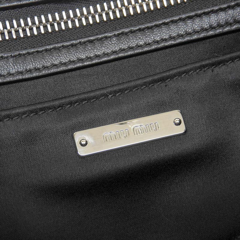 http://ミュウミュウ%20MIUMIU%20ナッパクリスタル%202WAYバッグ%20ハンドバッグ%20ショルダーバッグ%20レザー%20ブラック%205BA958%20中古%20OB1780