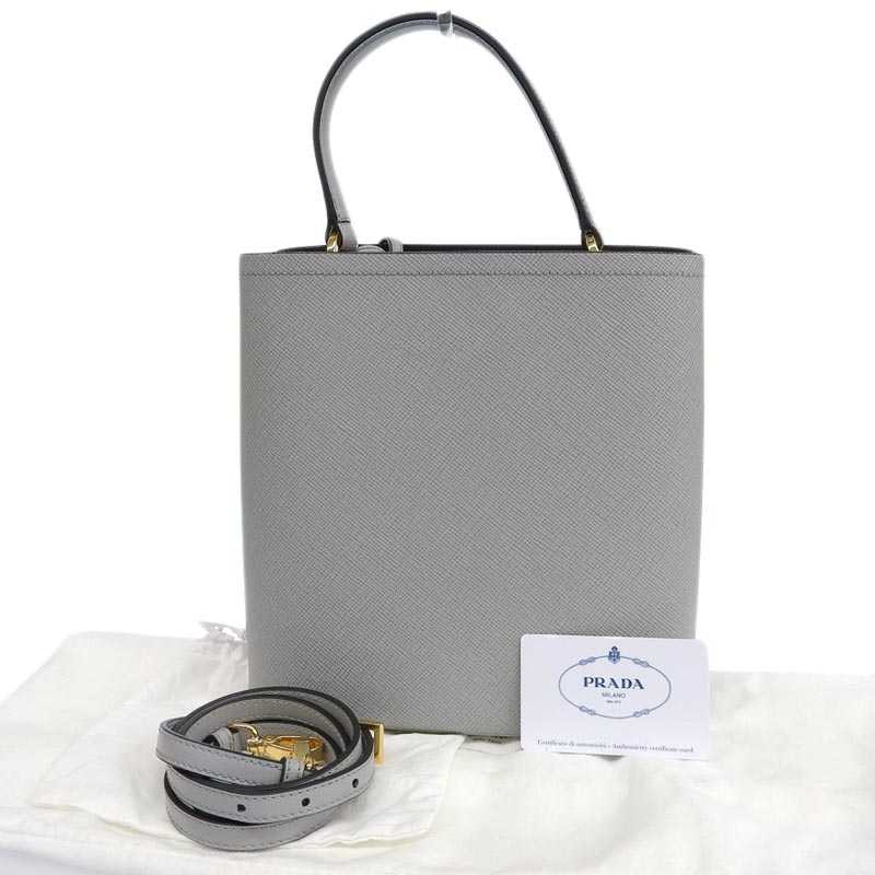 http://プラダ%20PRADA%20パニエ%202WAYバッグ%20ハンドバッグ%20ショルダーバッグ%20サフィアーノ%20レザー%20グレー%20ブラック%201BA212%20中古%20OB1783