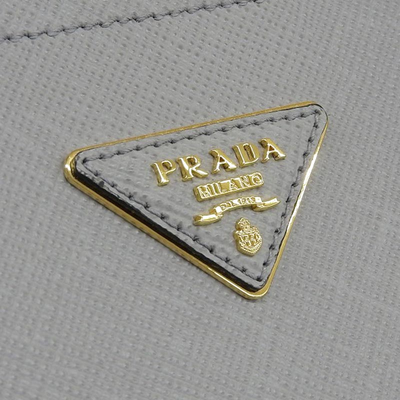http://プラダ%20PRADA%20パニエ%202WAYバッグ%20ハンドバッグ%20ショルダーバッグ%20サフィアーノ%20レザー%20グレー%20ブラック%201BA212%20中古%20OB1783