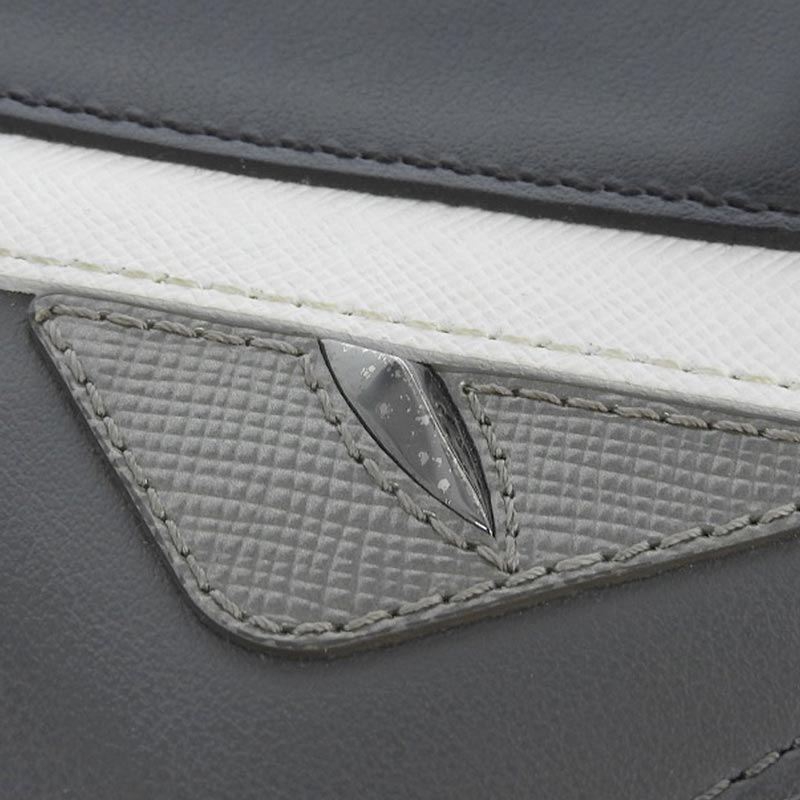 http://フェンディ%20FENDI%20二つ折り財布%20コンパクトウォレット%20モンスター%20バグズアイ%20レザー%20グレー%20ブラック%207M0169%20中古%20OBB0551