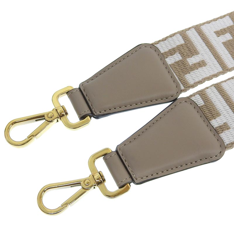 http://フェンディ%20FENDI%20ストラップユー%20ショルダーストラップ%20ズッカ%20キャンバス%20レザー%20ベージュ%20ホワイト%208AV386%20中古%20OBB0552