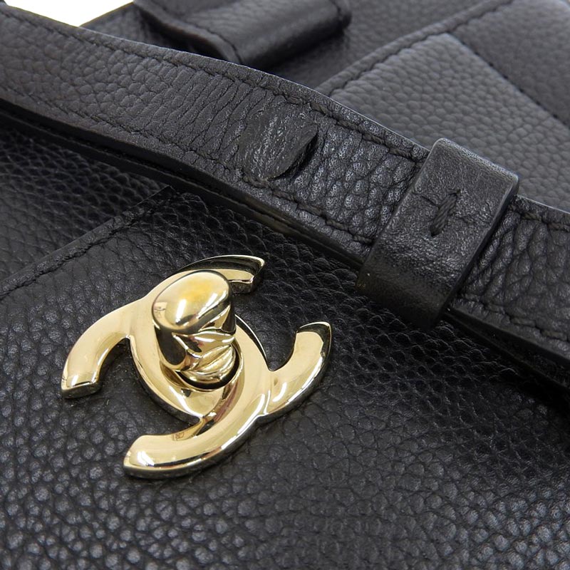http://シャネル%20CHANEL%20ネオエグゼクティブトート%20スモール%202WAYバッグ%20ハンドバッグ%20レザー%20ブラック%2023番台%20A69929%20中古%20CH0912