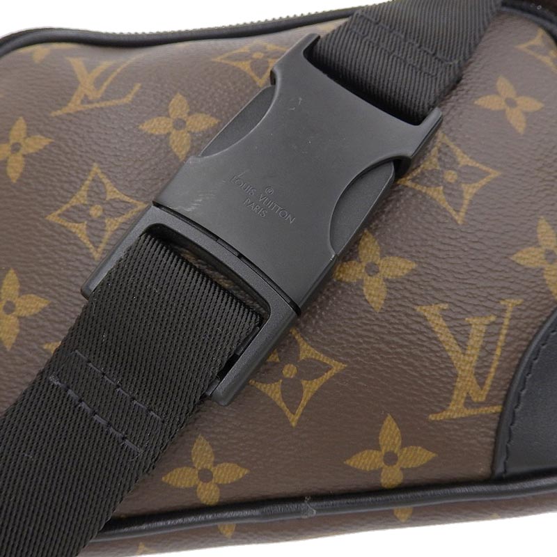 http://ルイヴィトン%20LOUIS%20VUITTON%20モノグラム%20マカサー%20クリストファー%20バムバッグ%20ボディバッグ%20M45337%20中古%20LV1555