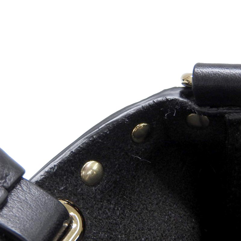 http://ヴァレンティノ%20VALENTINO%20クロスボディポーチ%202WAYバッグ%20ハンドバッグ%20ロックスタッズ%20レザー%20ブラック%20ZW2P0W31VSH%20中古%20OB1790