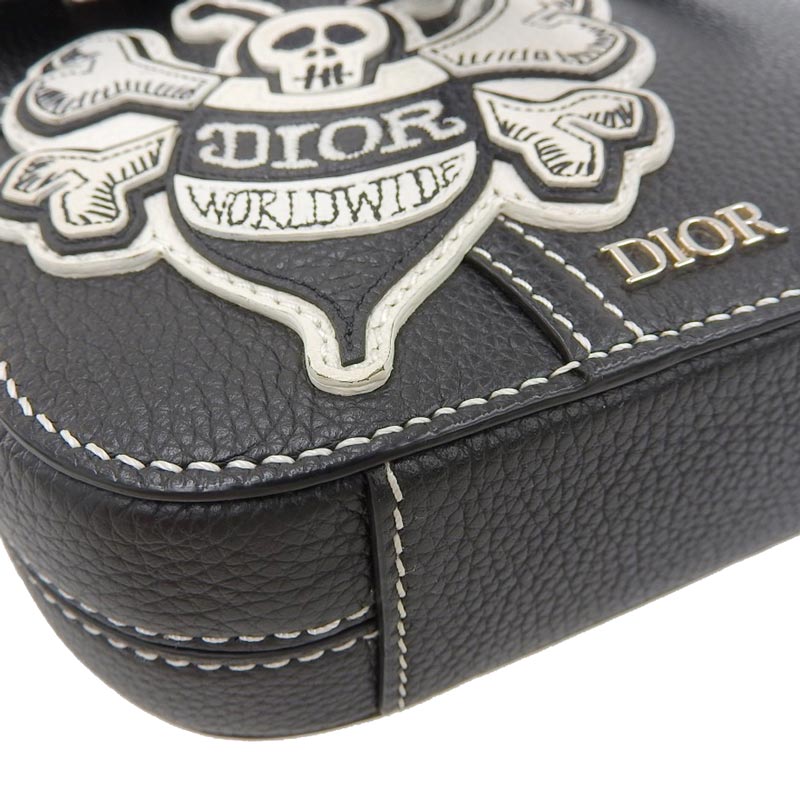 http://ディオール%20CHRISTIAN%20DIOR%20サドル%20ショルダーバッグ%20BEEポーチ%20ステューシーコラボ%20レザー%20ブラック%20中古%20OB1802