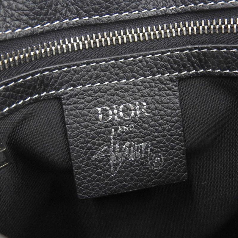 http://ディオール%20CHRISTIAN%20DIOR%20サドル%20ショルダーバッグ%20BEEポーチ%20ステューシーコラボ%20レザー%20ブラック%20中古%20OB1802
