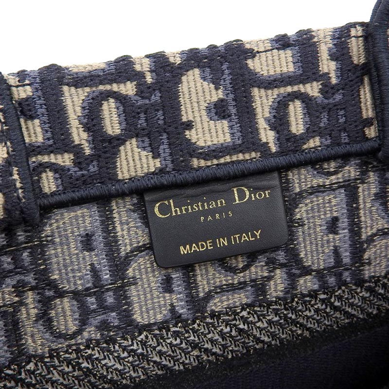 http://ディオール%20CHRISTIAN%20DIOR%20オブリーグ%20ブックトートスモール%20トートバッグ%20キャンバス%20ネイビー%20M1265ZRIW_M828%20中古%20OB1804
