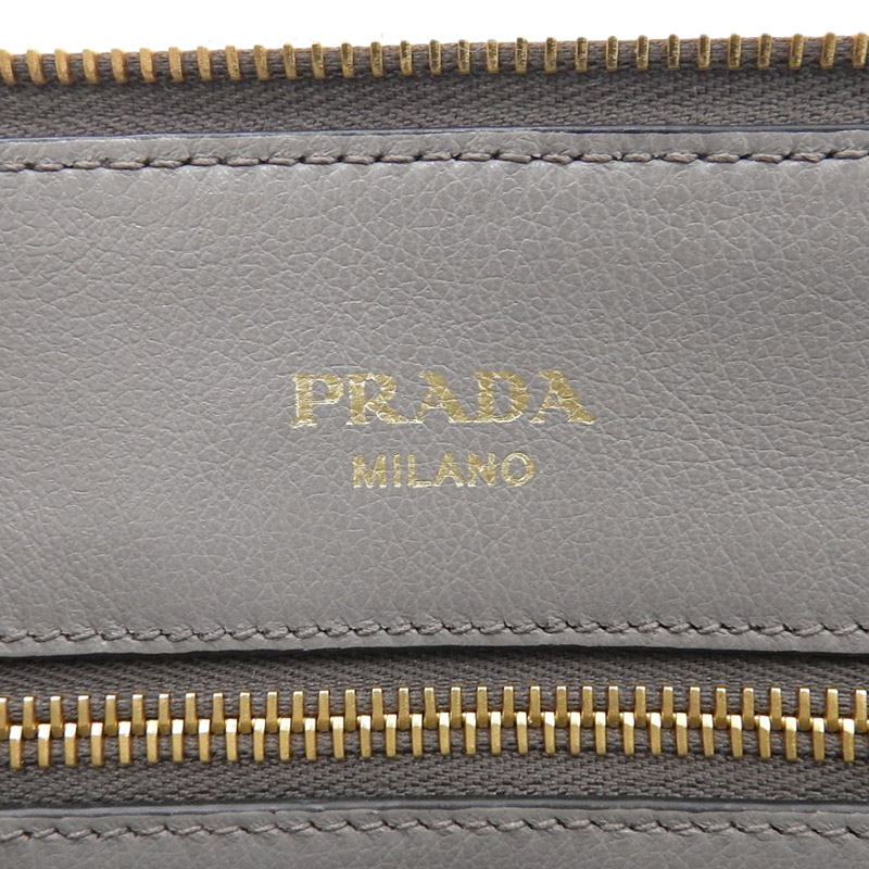 http://プラダ%20PRADA%202WAYバッグ%20ハンドバッグ%20ショルダーバッグ%20レザー%20グレー%201BA104%20中古%20OB1811