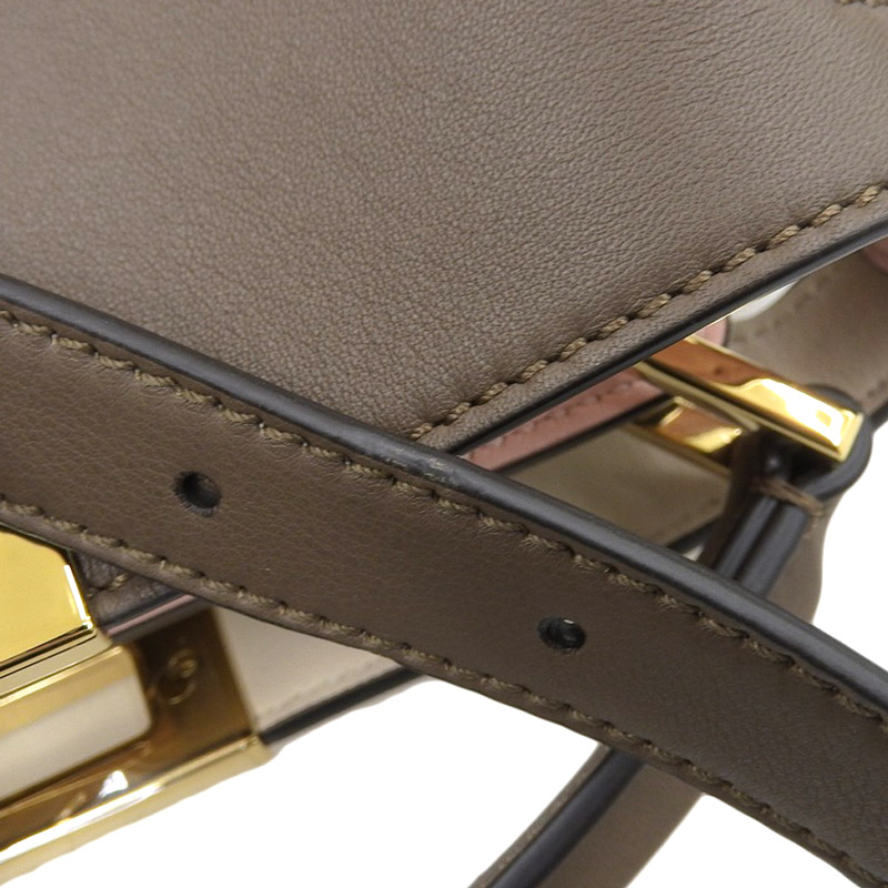 http://フェンディ%20FENDI%20ピーカブーエッセンシャリー%202WAYバッグ%20ハンドバッグ%20ショルダーバッグ%20レザー%20ブラウン%208BN302%20中古%20OB1813