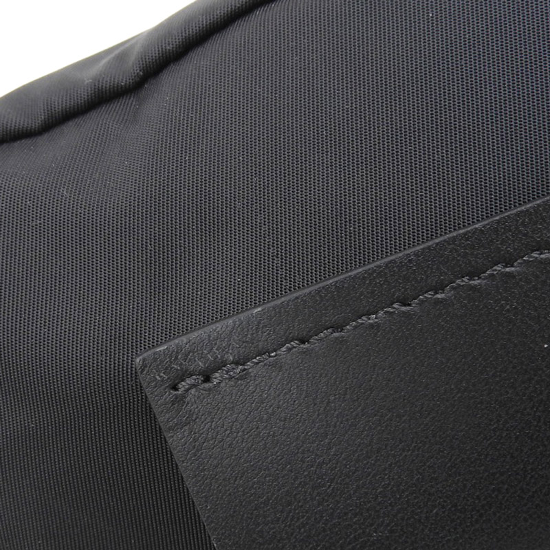 http://ヴァレンティノ%20VALENTINO%20VLTN%202WAYバッグ%20ショルダーバッグ%20ボディバッグ%20ベルトバッグ%20ナイロン%20ブラック%20中古%20OB1818