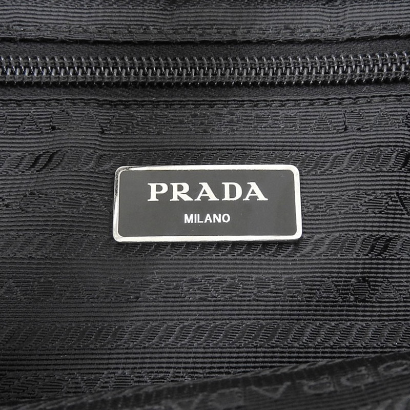 http://プラダ%20PRADA%20ショルダーバッグ%20ナイロン%20ブラック%20中古%20OB1821