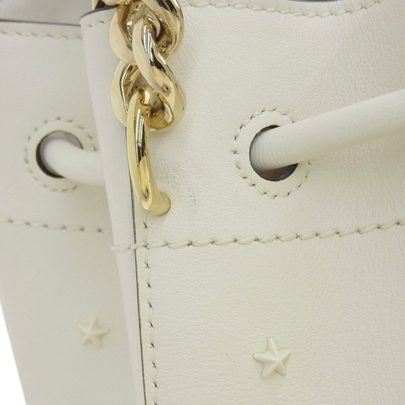 http://ジミーチュウ%20JIMMY%20CHOO%20ボンボン%202WAYバッグ%20バケットバッグ%20スタースタッズ%20レザー%20ホワイト%20中古%20OB1831