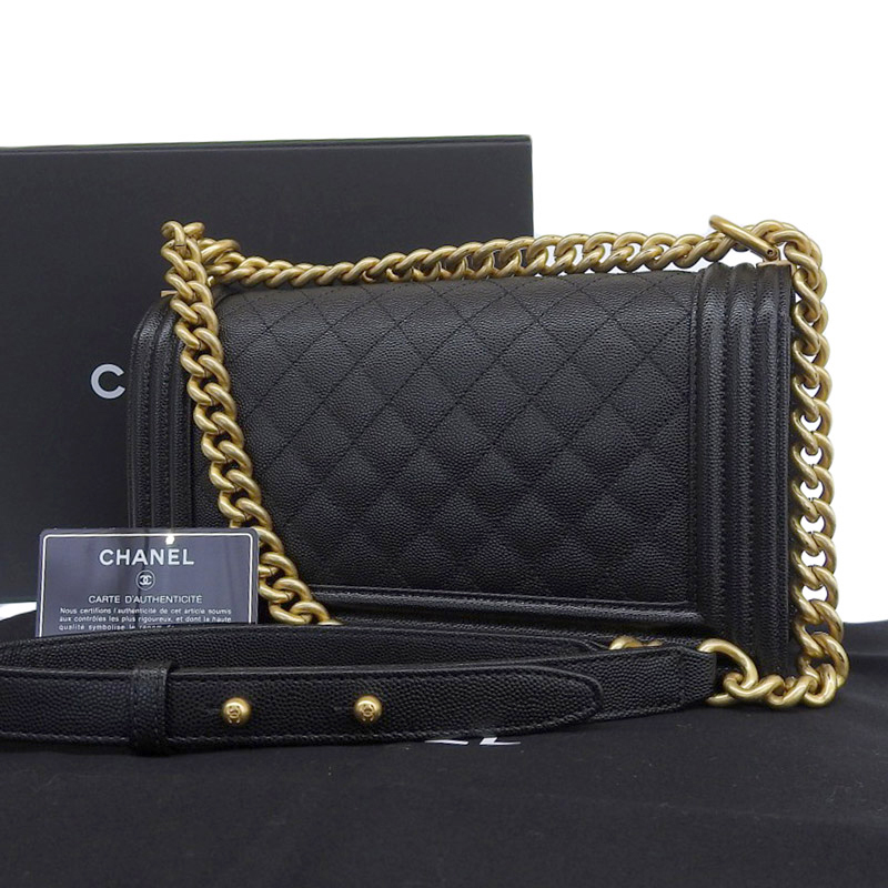 http://シャネル%20CHANEL%20ボーイシャネル%20マトラッセ%20ショルダーバッグ%20キャビアスキン%20ブラック%20A67086%2029番台%20美品%20CH0918