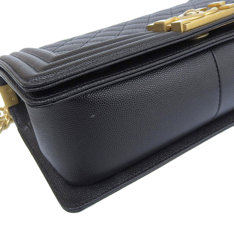 http://シャネル%20CHANEL%20ボーイシャネル%20マトラッセ%20ショルダーバッグ%20キャビアスキン%20ブラック%20A67086%2029番台%20美品%20CH0918