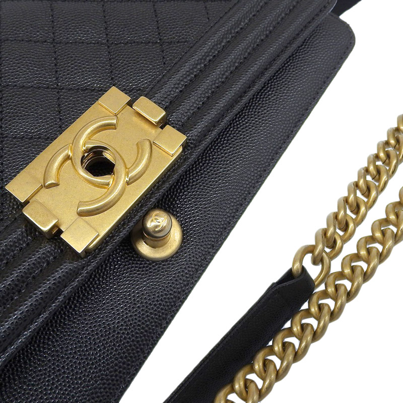 http://シャネル%20CHANEL%20ボーイシャネル%20マトラッセ%20ショルダーバッグ%20キャビアスキン%20ブラック%20A67086%2029番台%20美品%20CH0918