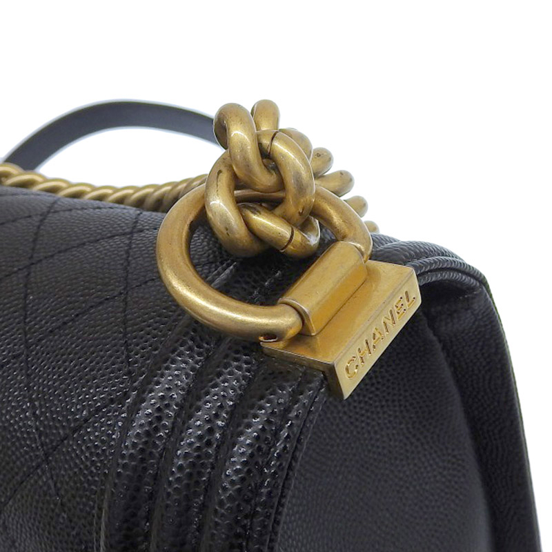 http://シャネル%20CHANEL%20ボーイシャネル%20マトラッセ%20ショルダーバッグ%20キャビアスキン%20ブラック%20A67086%2029番台%20美品%20CH0918