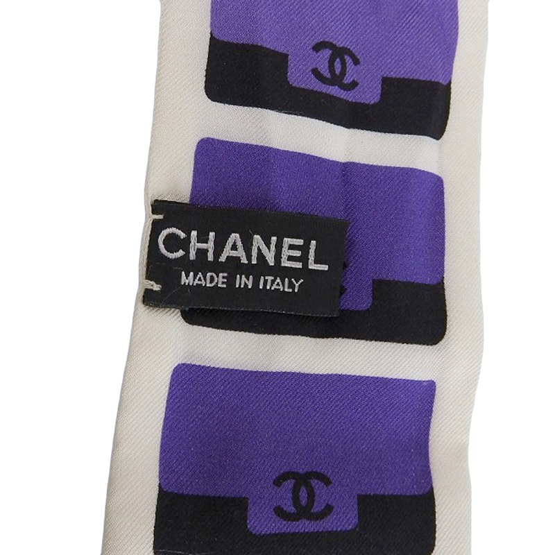 http://シャネル%20CHANEL%20ツイリー%20スカーフ%20ココマーク%20シルク%20ホワイト系%20マルチカラー%20中古%20CH0919