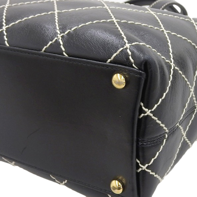 http://シャネル%20CHANEL%20ワイルドステッチ%20トートバッグ%20レザー%20ブラック%20中古%20CH0921
