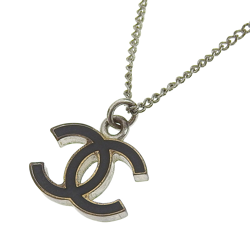 http://シャネル%20CHANEL%20ネックレス%20ココマーク%20シルバー色/ブラック%2006V%20中古%20CH0925