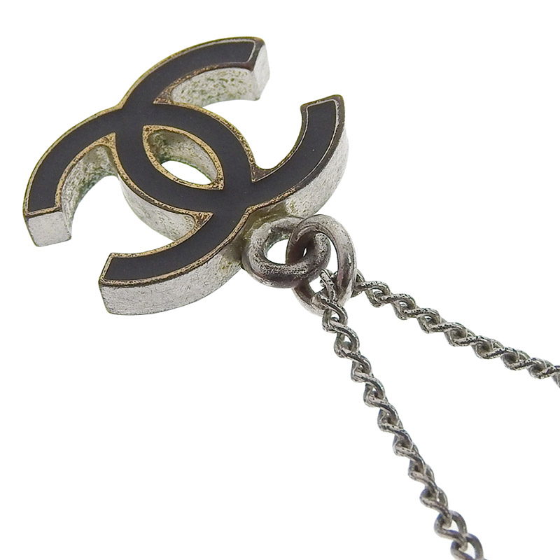 http://シャネル%20CHANEL%20ネックレス%20ココマーク%20シルバー色/ブラック%2006V%20中古%20CH0925