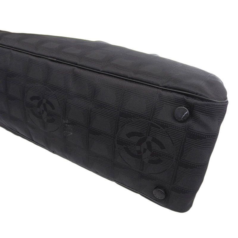 http://シャネル%20CHANEL%20ニュートラベルライン%20ミニボストン%20ハンドバッグ%20ナイロン/レザー%20ブラック%206番台%20中古%20CH0926