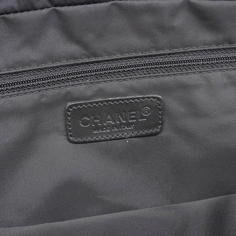 http://シャネル%20CHANEL%20ニュートラベルライン%20ミニボストン%20ハンドバッグ%20ナイロン/レザー%20ブラック%206番台%20中古%20CH0926