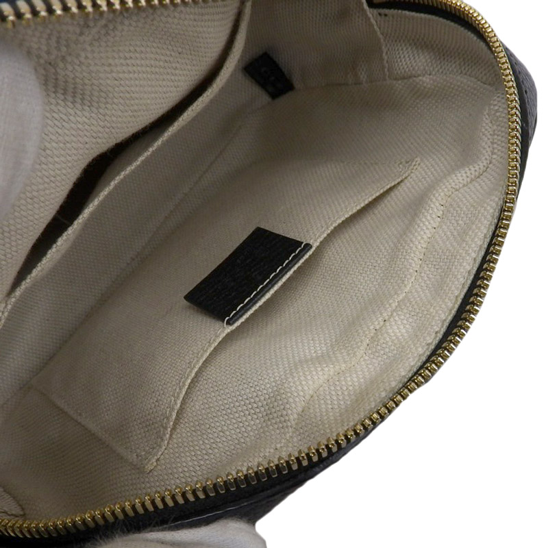 http://グッチ%20GUCCI%20ソーホー%20ショルダーバッグ%20斜め掛けショルダー%20レザー%20ブラック%20308364%20中古%20GU0582