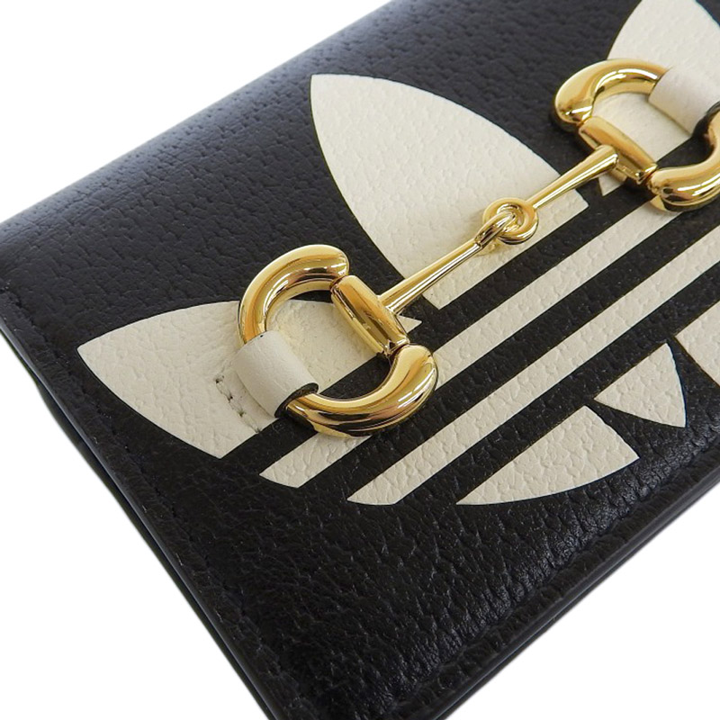 http://グッチ%20GUCCI%20アディダスコラボ%20ショルダーウォレット%20レザー%20ブラック/ホワイト%20702248%20美品%20GU0586
