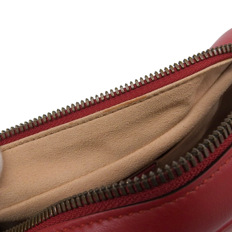 http://グッチ%20GUCCI%20GGマーモント%20キルティングスモールショルダー%20ショルダーバッグ%20レザー%20レッド%20447632%20中古%20GU0587