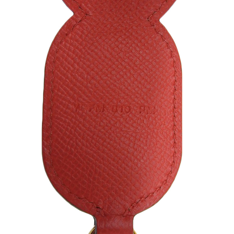 http://エルメス%20HERMES%20マイヨン%20シェーヌダンクル%20ショルダーストラップ%20レザー%20GP金具%20レッド/ピンク%20Y刻印%202020年%20中古%20HE0936