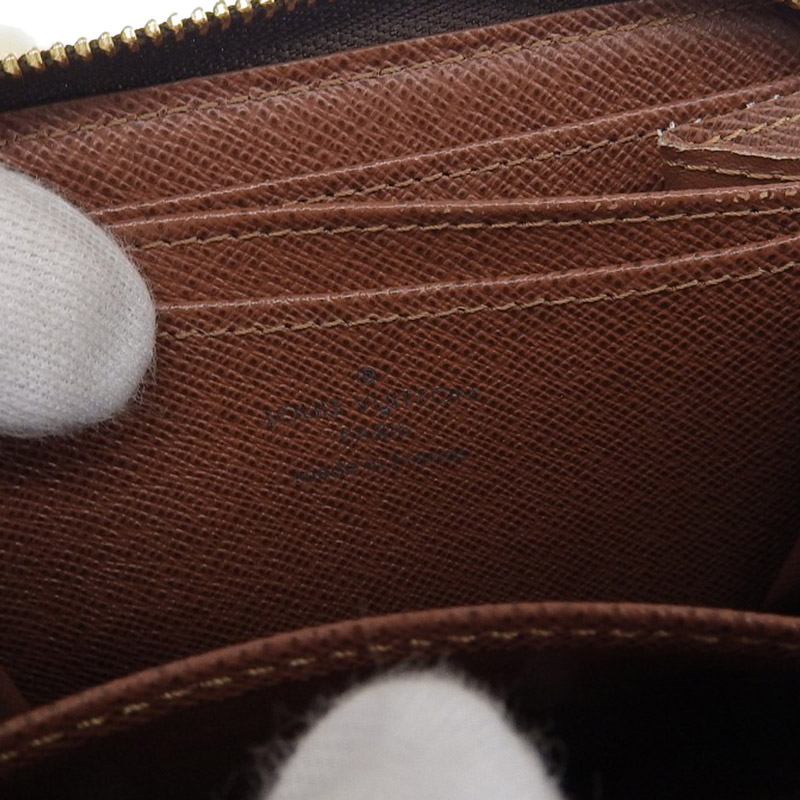 http://ルイヴィトン%20LOUIS%20VUITTON%20モノグラム%20ジッピー・コインパース%20コインケース%20コンパクトウォレット%20小銭入れ%20M60067%20中古%20LV1562
