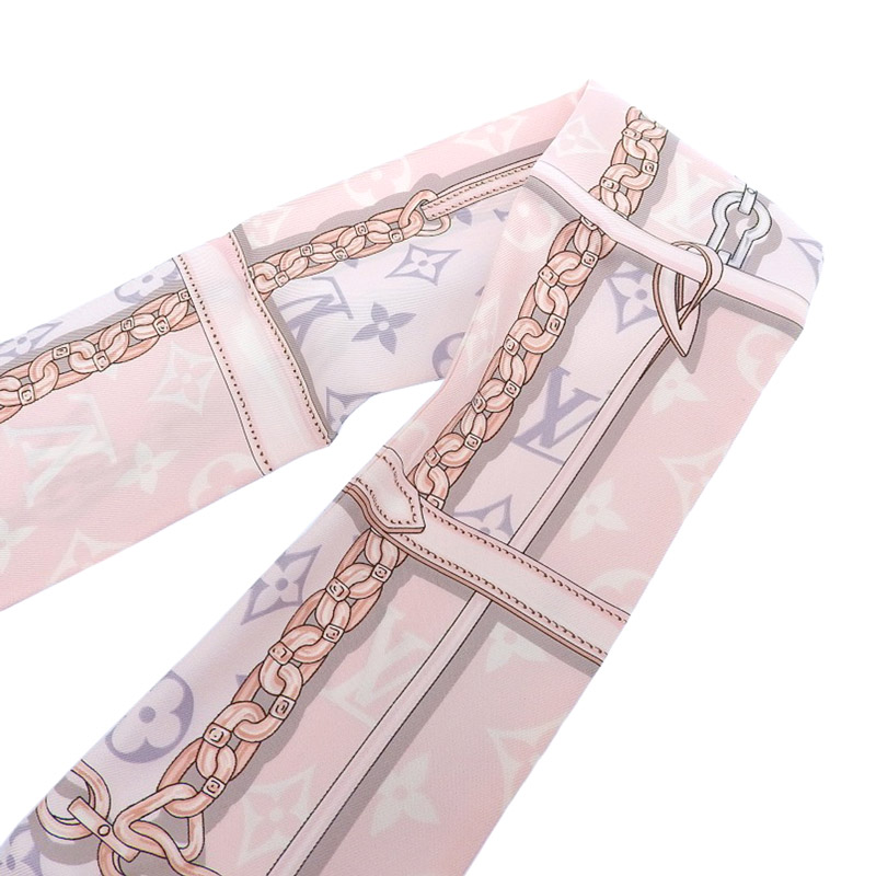 http://ルイヴィトン%20LOUIS%20VUITTON%20バンドー%20モノグラムコンフィデンシャル%20バンドー%20スカーフ%20シルク%20ローズクレール%20M70637%20中古%20LV1575