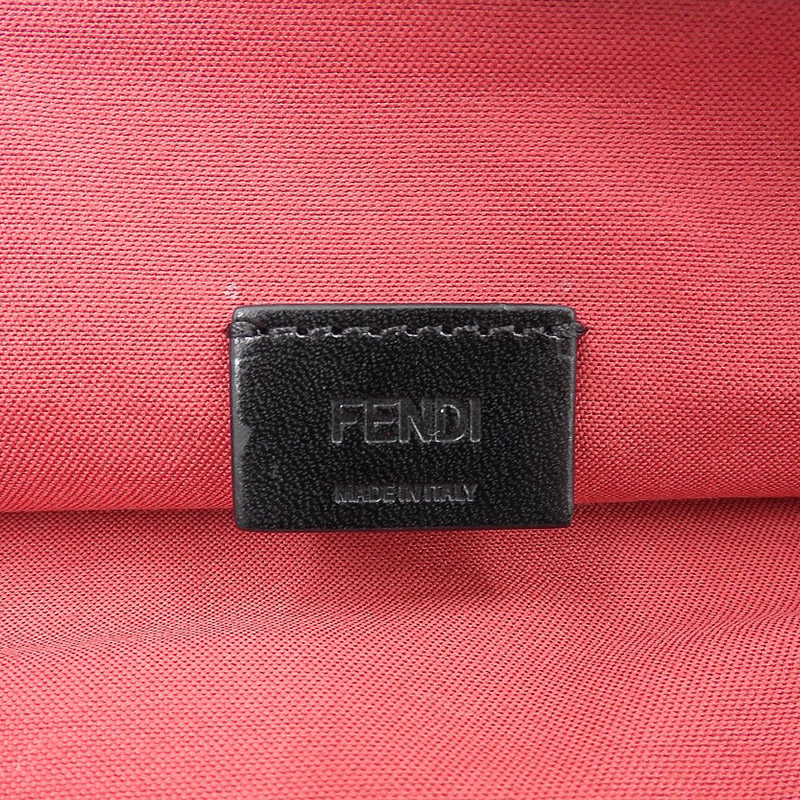 http://フェンディ%20FENDI%20バッグバグズ%20モンスター%20クラッチバッグ%20レザー%20ブラック%207N0078%20美品%20OB1822
